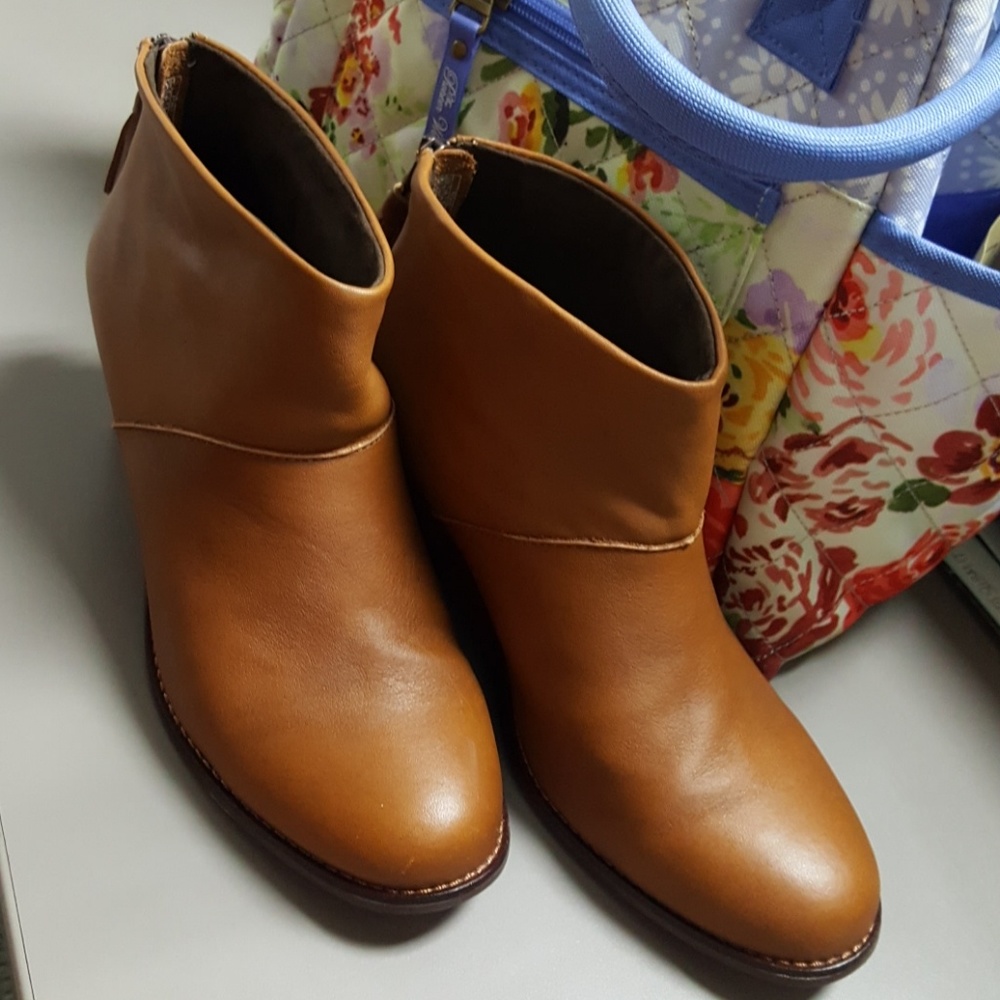 Toms brown leather booties